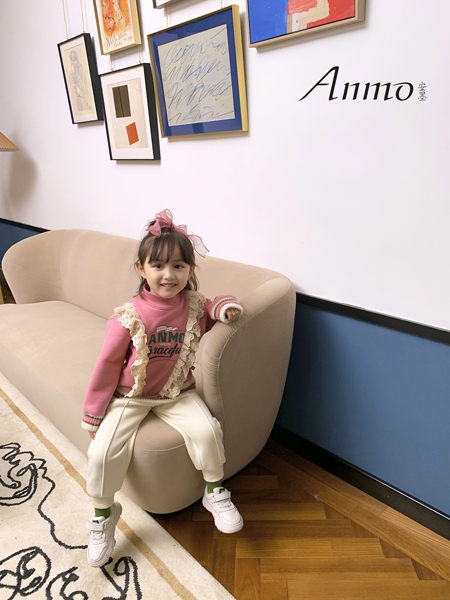 安墨Anmo童装品牌2020冬季藕粉色蕾丝拼接卫衣