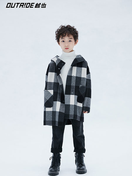 Outride越也童装品牌2020冬季英伦风格纹中长款大衣