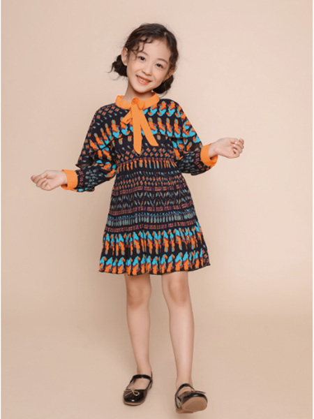 世纪童话童装品牌2020冬季橘色抽象艺术印花民族风连衣裙