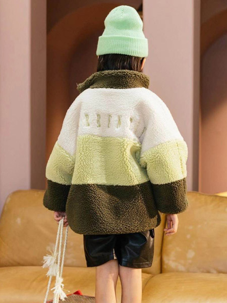 世纪童话童装品牌2020冬季白绿咖配色高领清新风毛绒外套
