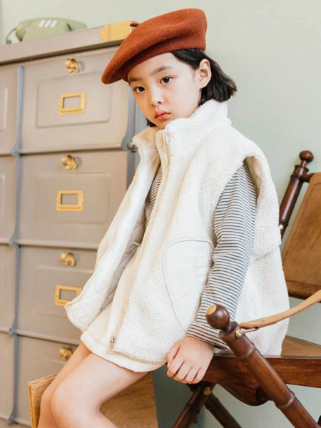 世纪童话童装品牌2020冬季米色短款羊羔绒无袖马甲