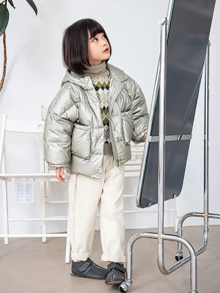 童装品牌2020冬季银灰色OVERSIZE方袋羽绒服