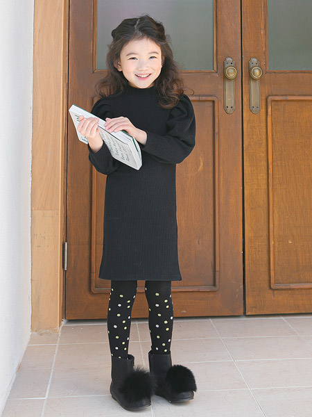 童装品牌2020冬季黑色时尚泡泡袖针织连衣裙