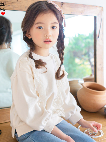 童装品牌2020冬季白色简约蕾丝花边卫衣