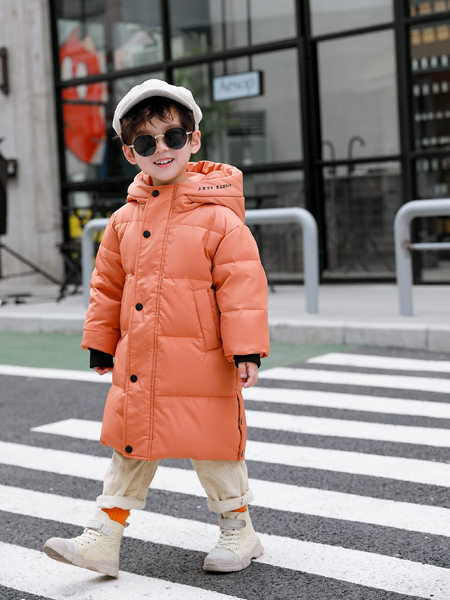 童装品牌2020冬季肉橘色排扣长款羽绒服