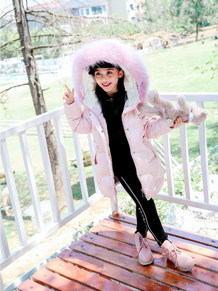 小猪宾果童装品牌2020冬季粉色大毛领时尚羽绒服