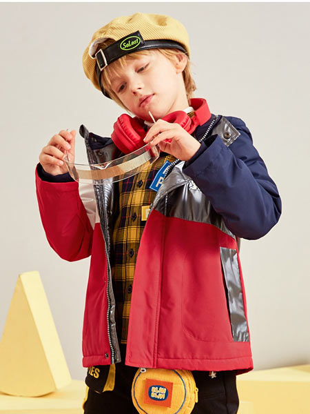 暇步士童装品牌2020冬季男童户外连帽厚风衣