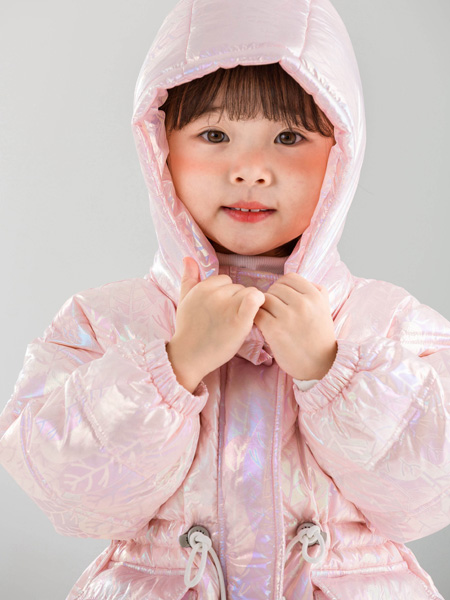 童装品牌2021春夏粉色羽绒服