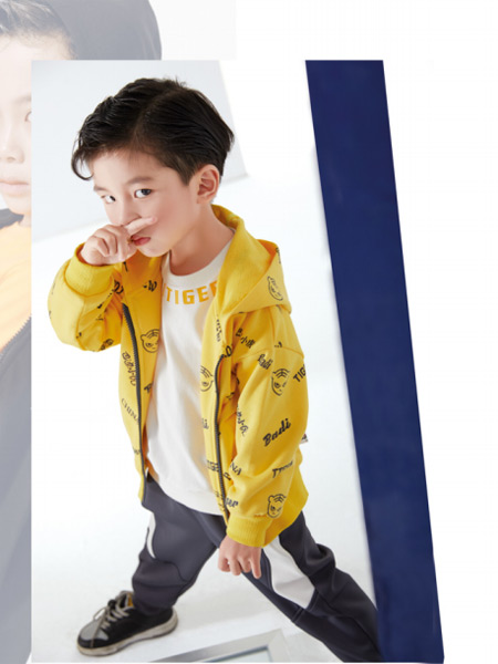巴迪小虎BaDi Tiger童装品牌2021春夏印花字母黄色外套