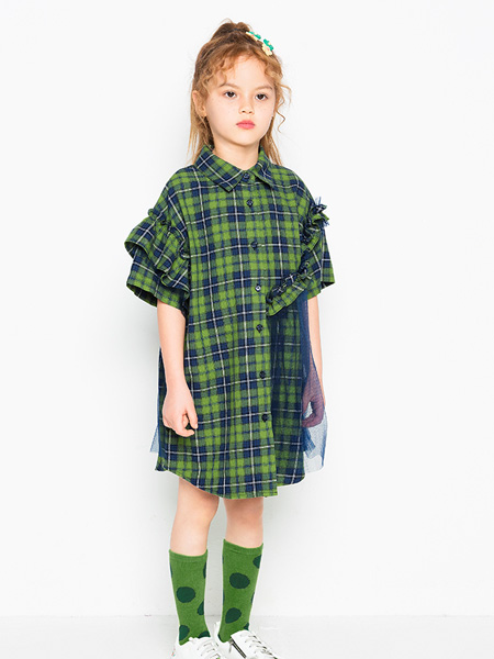 时尚小鱼童装品牌2021春夏绿色格子排扣连衣裙