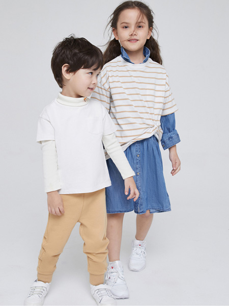 GAP童装品牌2021春夏立领短白T