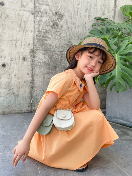 童装品牌2021春夏橙色连衣裙