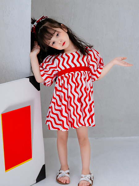 童装品牌2021春夏大方红色波纹连衣裙