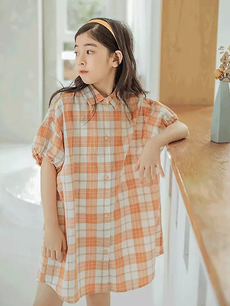 城秀童装品牌2021夏季格子橙色慵懒衬衣