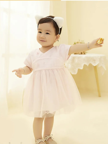 婴姿坊yingzifan童装品牌2021夏季V领洋气纱裙