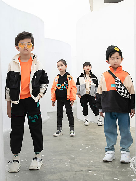 棉绘童装品牌2021秋冬中小童少年团队服