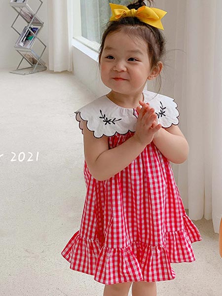 童装品牌2021夏季超甜的格子裙子
