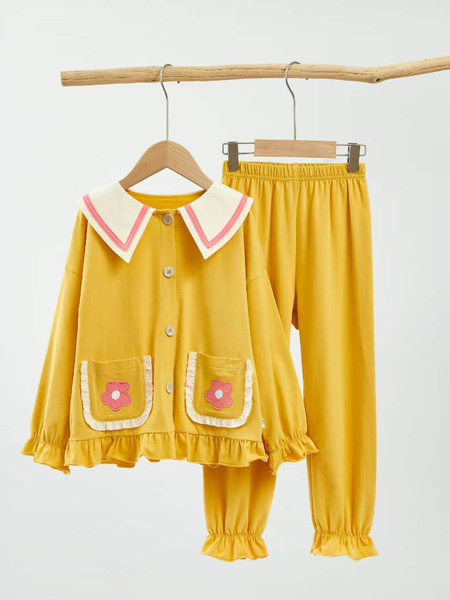 童装品牌2021秋季补丁口袋刺绣花朵睡衣套装