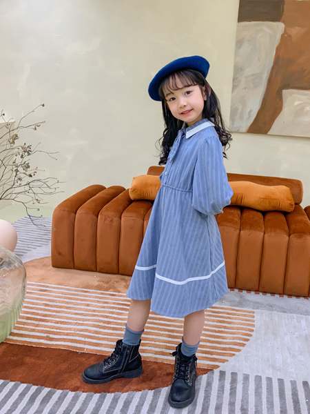 UZUM童装品牌2021秋季蓝色小领带褶皱连衣裙