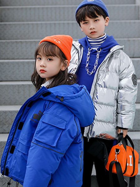 两个小朋友童装品牌2021秋冬蓝色加绒羽绒服外套