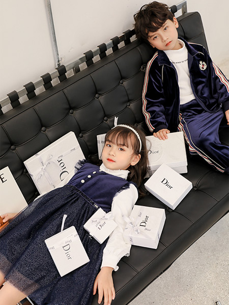 两个小朋友童装品牌2021秋冬休闲条纹外套套装