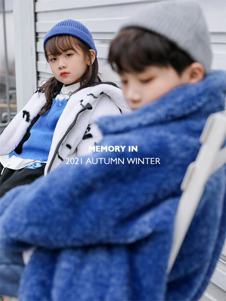 两个小朋友童装品牌2021秋冬蓝色打底针织毛衣