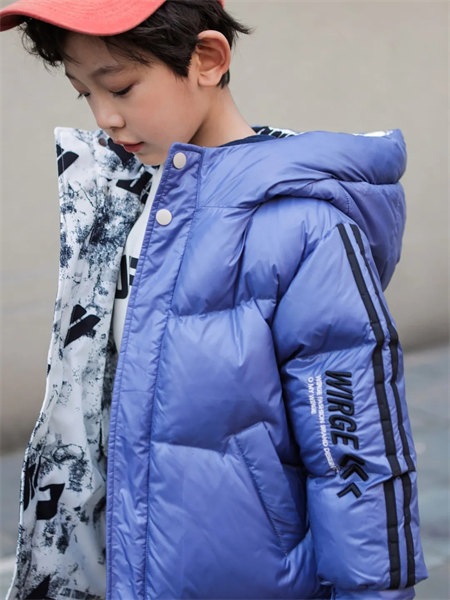 韦氏童装品牌2021冬季蓝色英文刺绣条纹棉衣外套