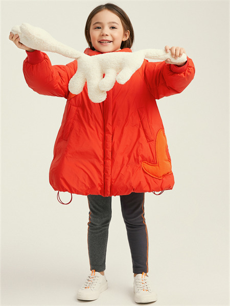 马拉丁童装品牌2021冬季新款贴布装饰新年红羽绒衣