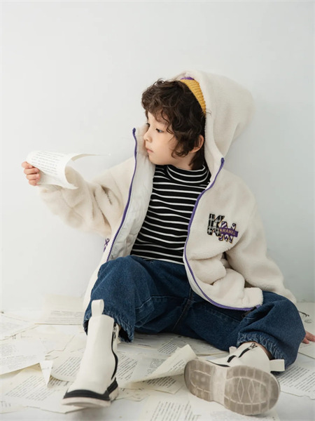 卡拉美Karamel童装品牌2021秋冬羊绒刺绣补丁英文外套