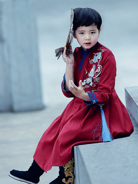 童装品牌2021秋冬刺绣红色中国风连衣裙