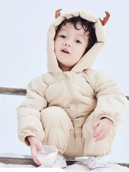 Carter’s童装品牌2021冬季小鹿角可爱连体衣