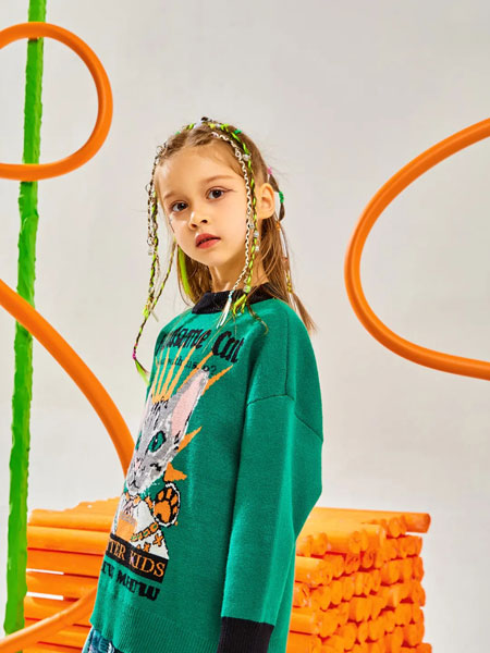 童装品牌2021冬季绿色刺绣保暖毛衣