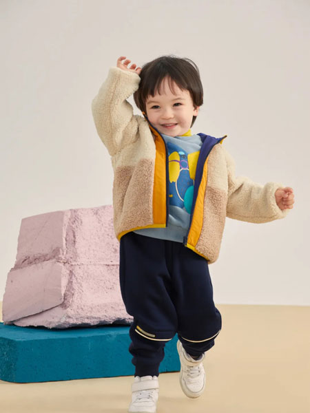 ULLU优露童装品牌2021冬季拼接时尚外套