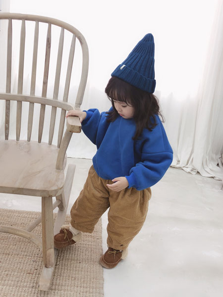 宾果童话童装品牌2021冬季蓝色休闲保暖卫衣