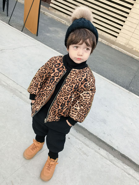 童装品牌2021冬季圆领豹纹时髦外套