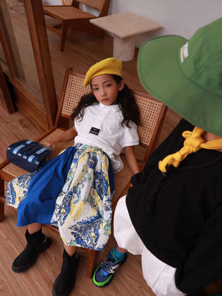 茶子树童装品牌2022春季印花是活塞那个长款半身裙