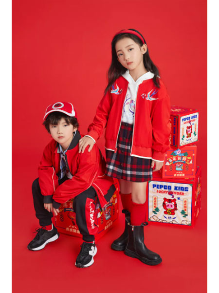 小猪班纳童装品牌2022春夏红色年装套装