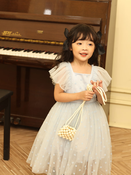 熊卡唯妮童装品牌2022春夏公主韩版欧根纱波点森系白雪公主裙