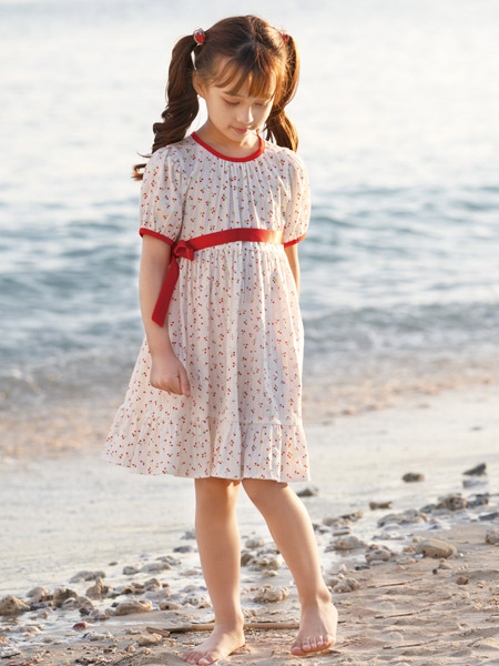 芭乐兔童装品牌2022春夏红色韩版公主森系学院复古沙滩樱桃时尚潮流连衣裙