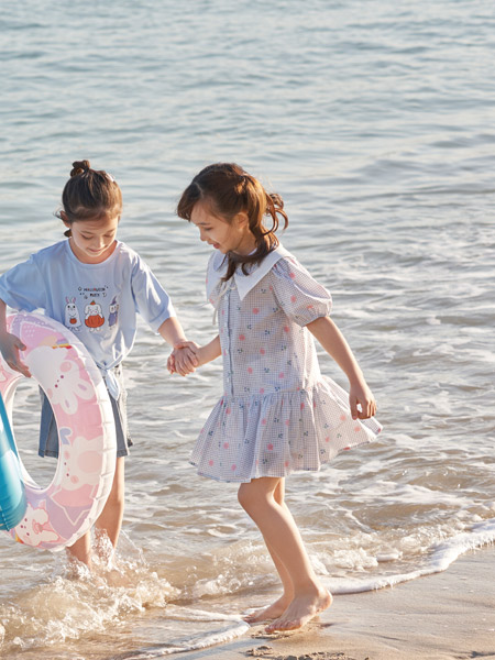 童装品牌2022春夏韩版公主学院复古气质款沙滩户外服装灯笼袖翻领百褶裙连衣裙