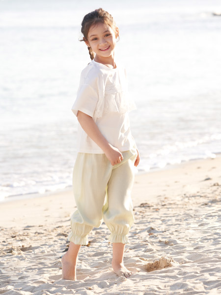童装品牌2022春夏纯色白色韩版学院复古沙滩百搭气质款中袖户外服装T恤