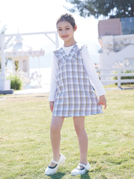 童装品牌2022春夏韩版学院森系复古小清新百搭户外服装气质款格纹连衣裙