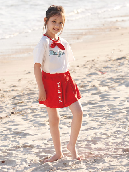 童装品牌2022春夏欧美运动学院复古沙滩潮童户外服装字母蝴蝶结套装