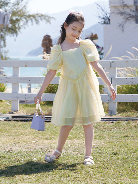 童装品牌2022春夏黄色韩版公主森系复古欧根纱气质款灯笼袖白雪公主裙