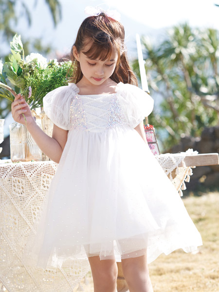 童装品牌2022春夏白色公主复古欧根纱灯笼袖气质款白雪公主蓬蓬裙