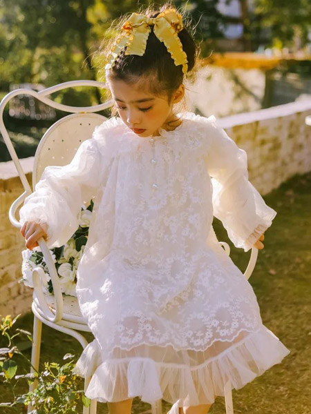童装品牌2022春夏白色韩版公主森系欧根纱复古小清新气质款蕾丝刺绣公主裙