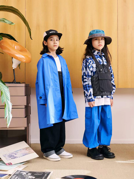 因否童装童装品牌2022春夏蓝色纯色韩版时尚通勤风街头风复古学院百搭长款外套风衣