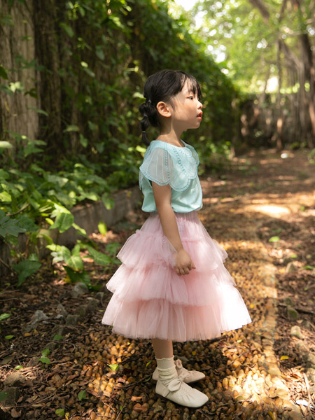 童装品牌2022春夏韩版森系公主学院运动复古百搭气质款无袖设计感时尚短袖上衣