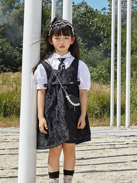 玛卡西童装品牌2022春夏黑色纯色原创日系公主学院复古个性时尚户外服装洋气背带裙