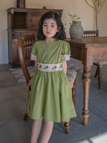 童装品牌2022夏季绿色韩版小清新森系学院复古气质款户外服装连衣裙